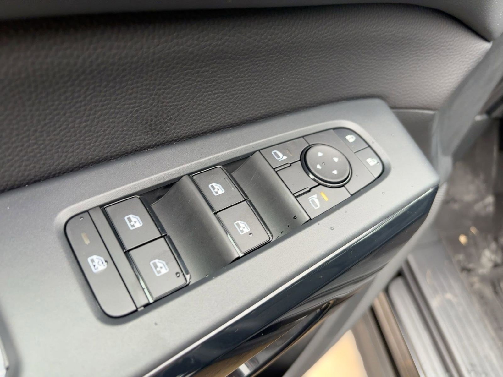 2025 Nissan Pathfinder SV photo 12