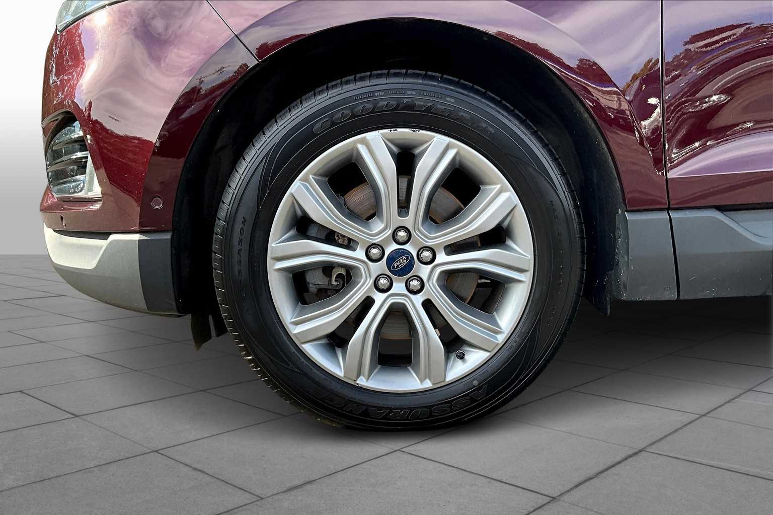 2019 Ford Edge Titanium photo 10