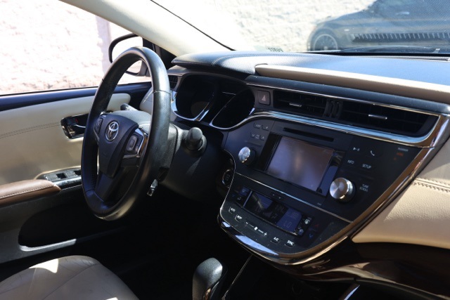 2013 Toyota Avalon XLE photo 18
