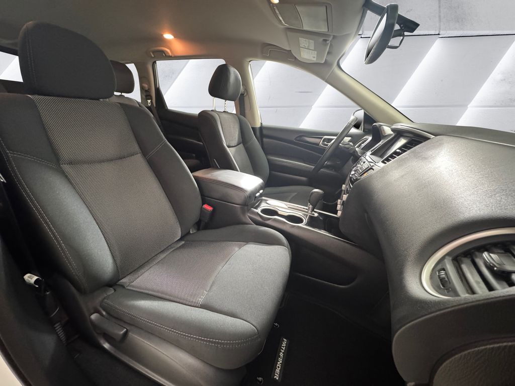2020 Nissan Pathfinder SV photo 12