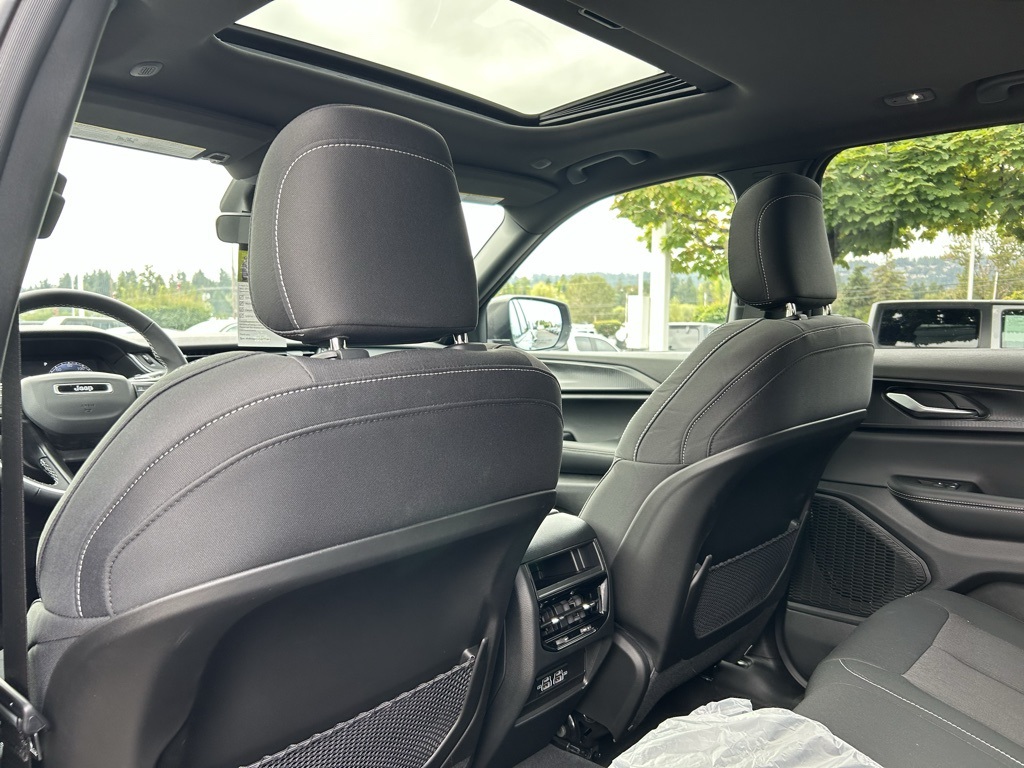 2025 Jeep Grand Cherokee Laredo X photo 23