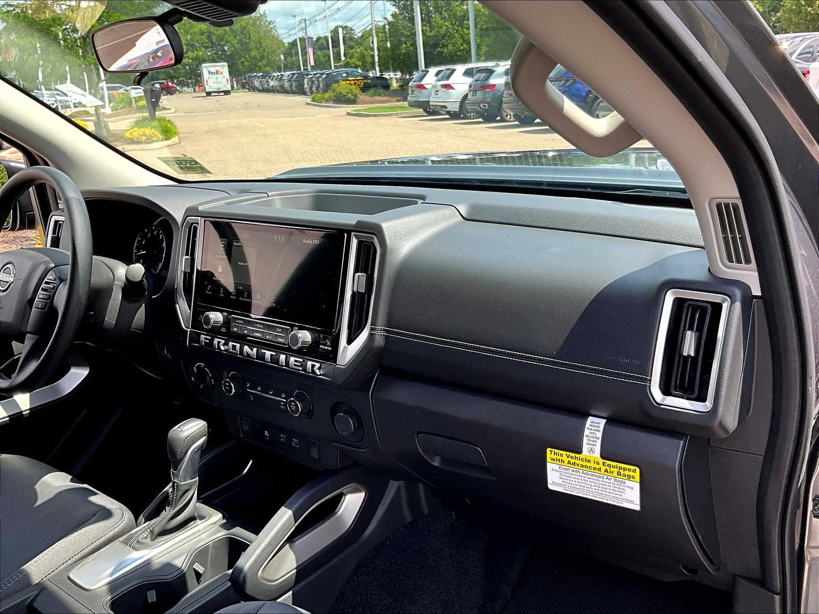 2025 Nissan Frontier SV photo 13