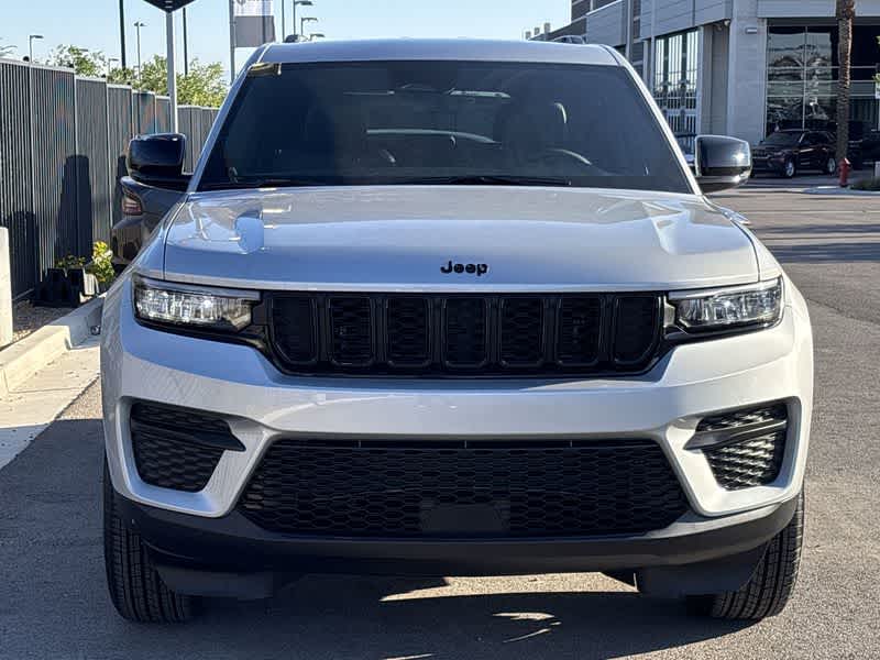 2025 Jeep Grand Cherokee Altitude photo 3