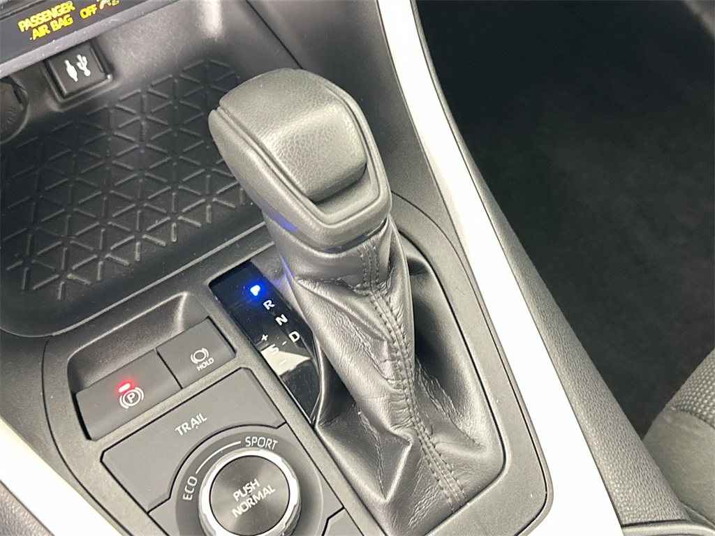 2019 Toyota RAV4 Hybrid LE photo 20
