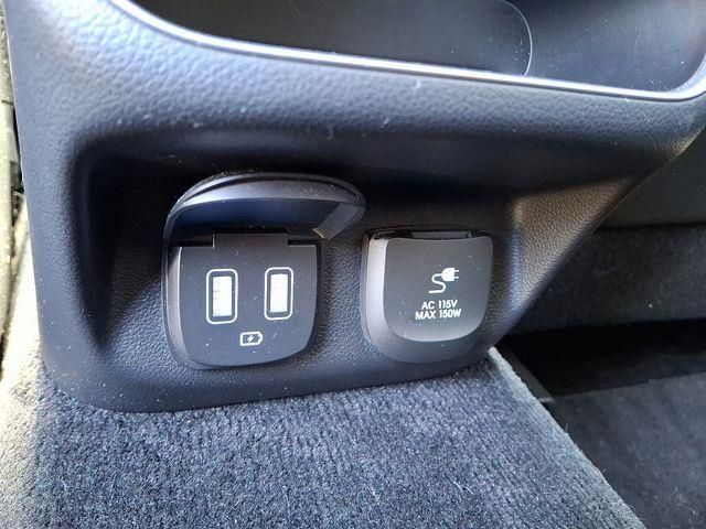 2022 Genesis GV70 2.5T Advanced photo 8