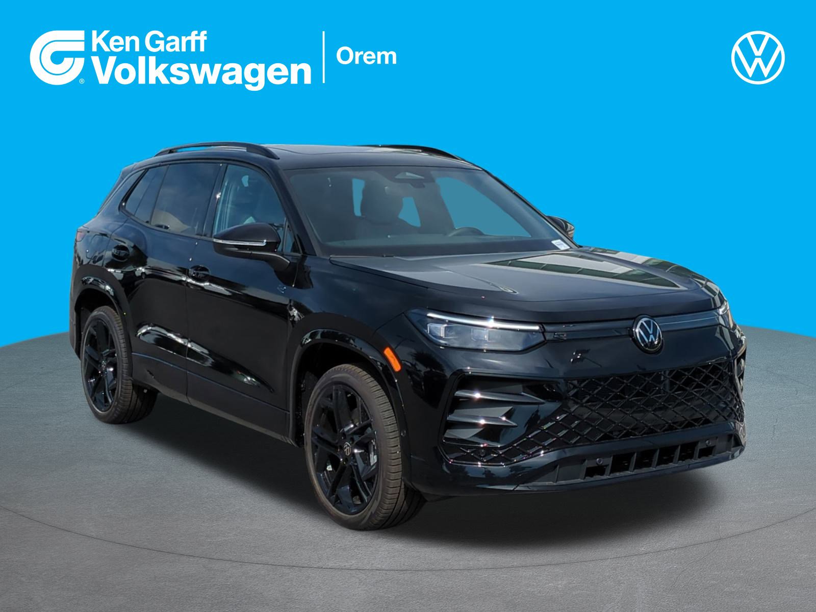 2025 Volkswagen Tiguan SE R-LINE BLACK's photo