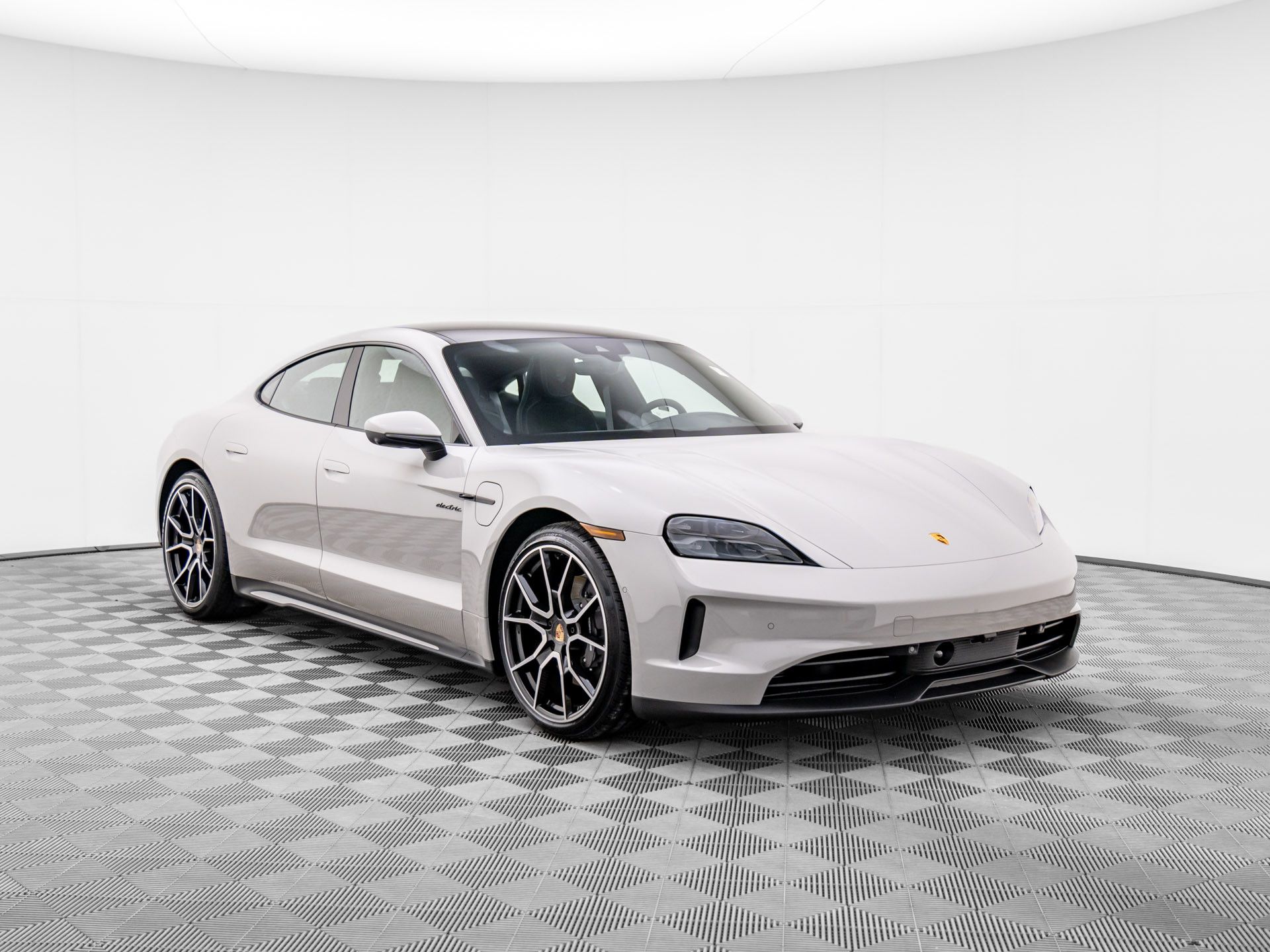 2025 Porsche Taycan 4 photo 5