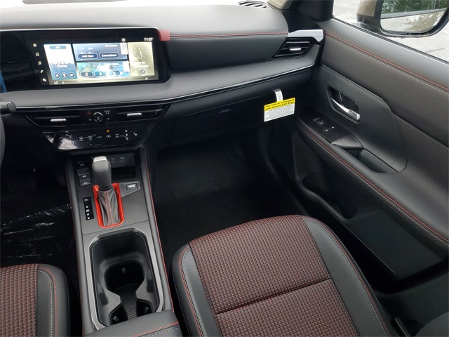 2025 Nissan Kicks SR photo 9