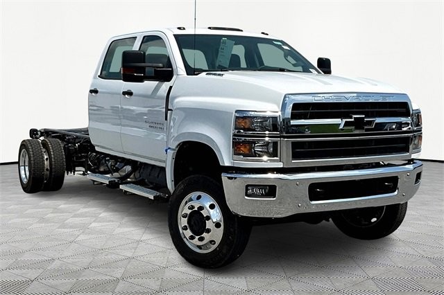 2025 Chevrolet Silverado 6500 HD Work Truck