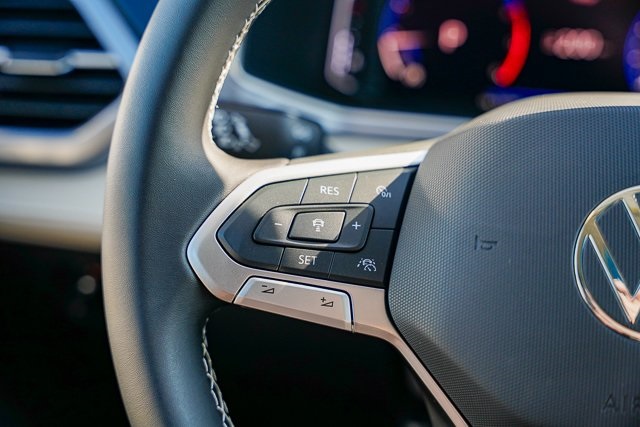 2025 Volkswagen Taos SEL photo 11