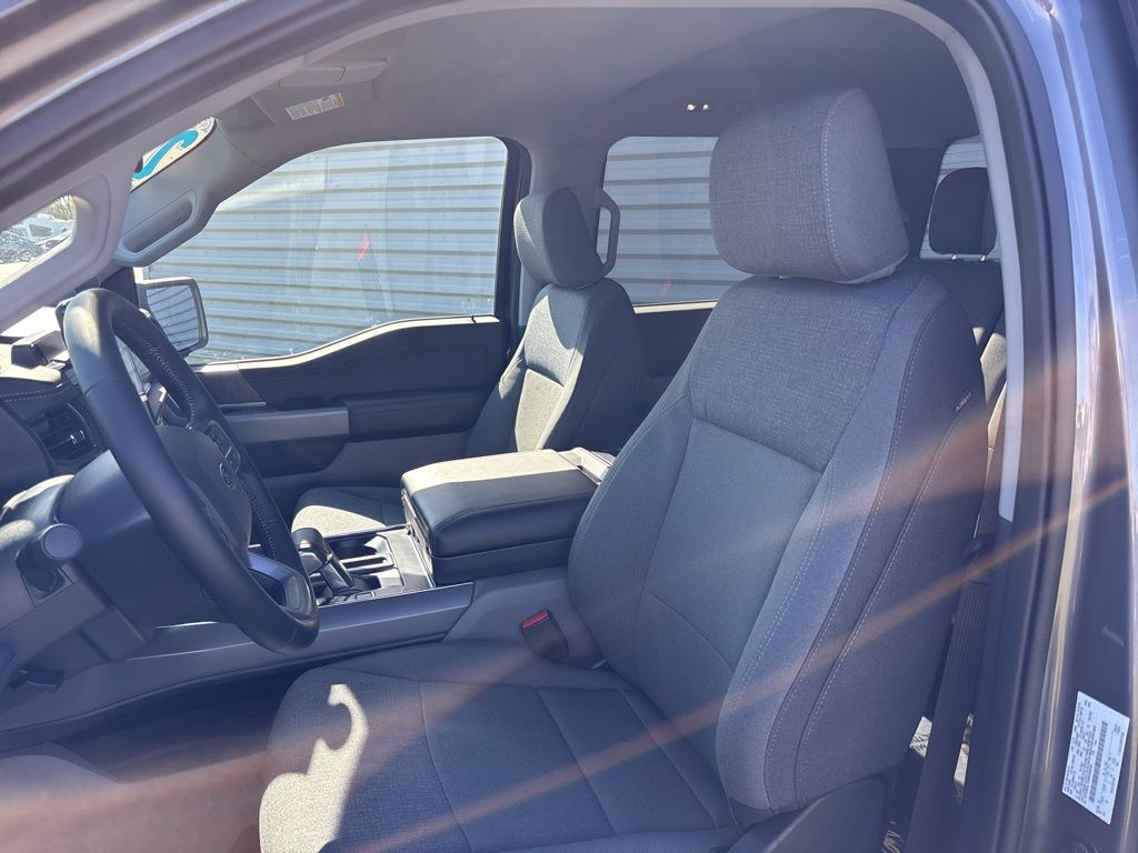 2024 Ford F-150 Lightning photo 23