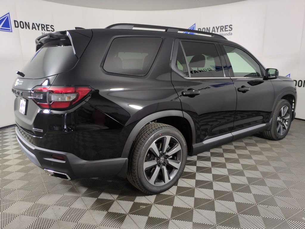 2025 Honda Pilot Touring photo 4