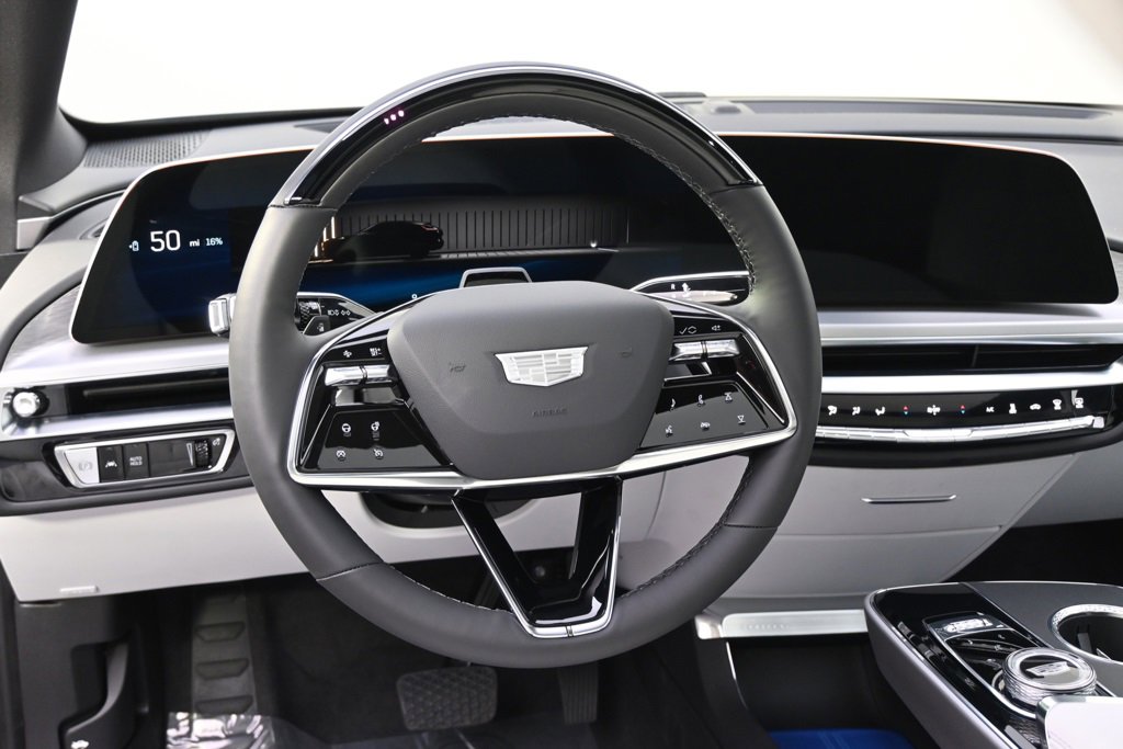 2025 Cadillac Lyriq Luxury photo 6