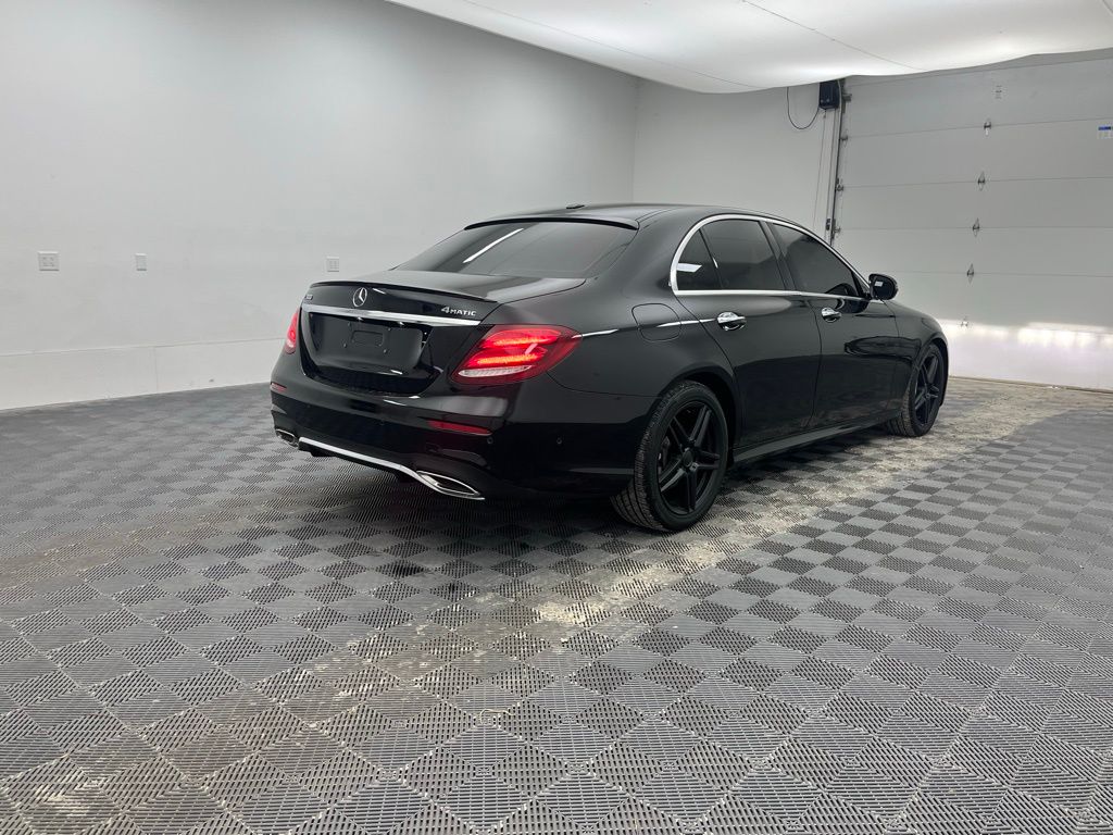 2017 Mercedes Benz E 300 photo 10