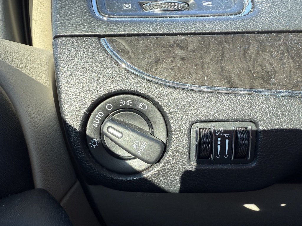 2015 Chrysler Town & Country Touring photo 18