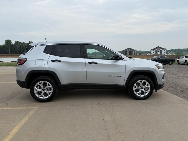 2025 Jeep Compass Sport photo 4