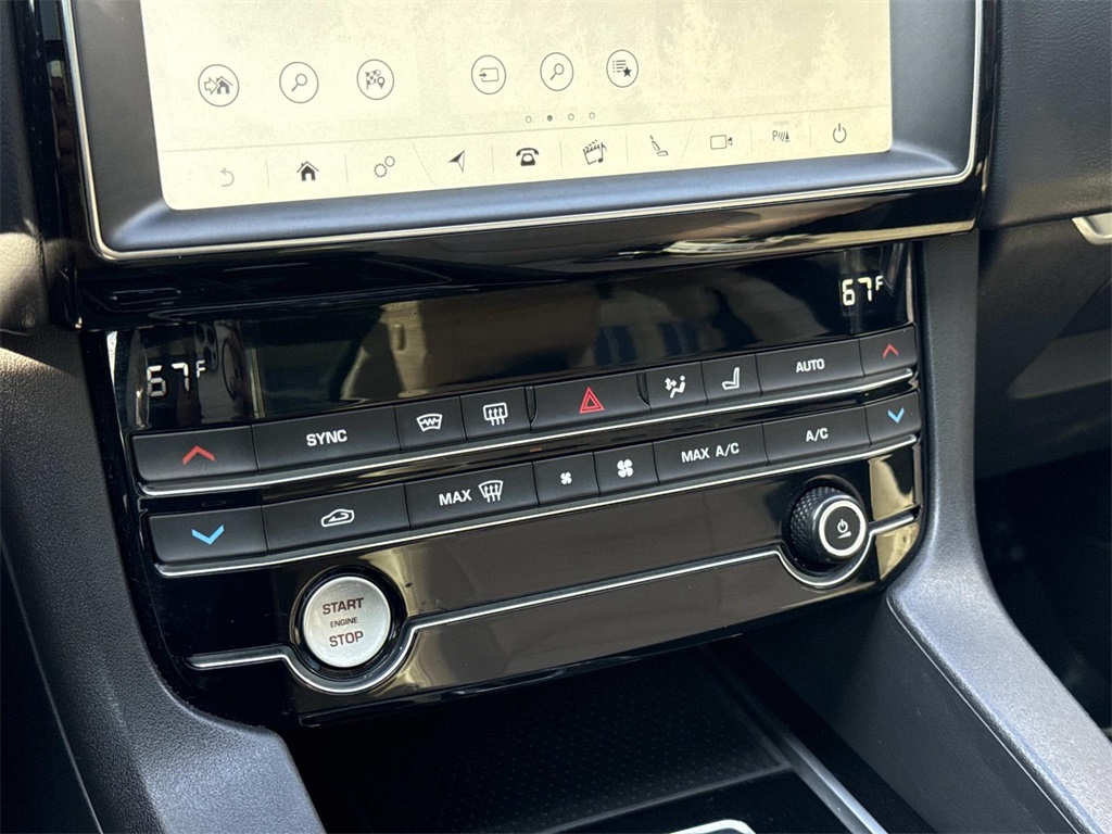 2020 Jaguar F-PACE Premium photo 21