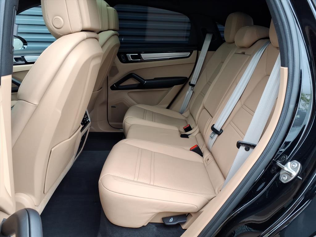 2023 Porsche Cayenne Coupe Platinum Edition photo 18