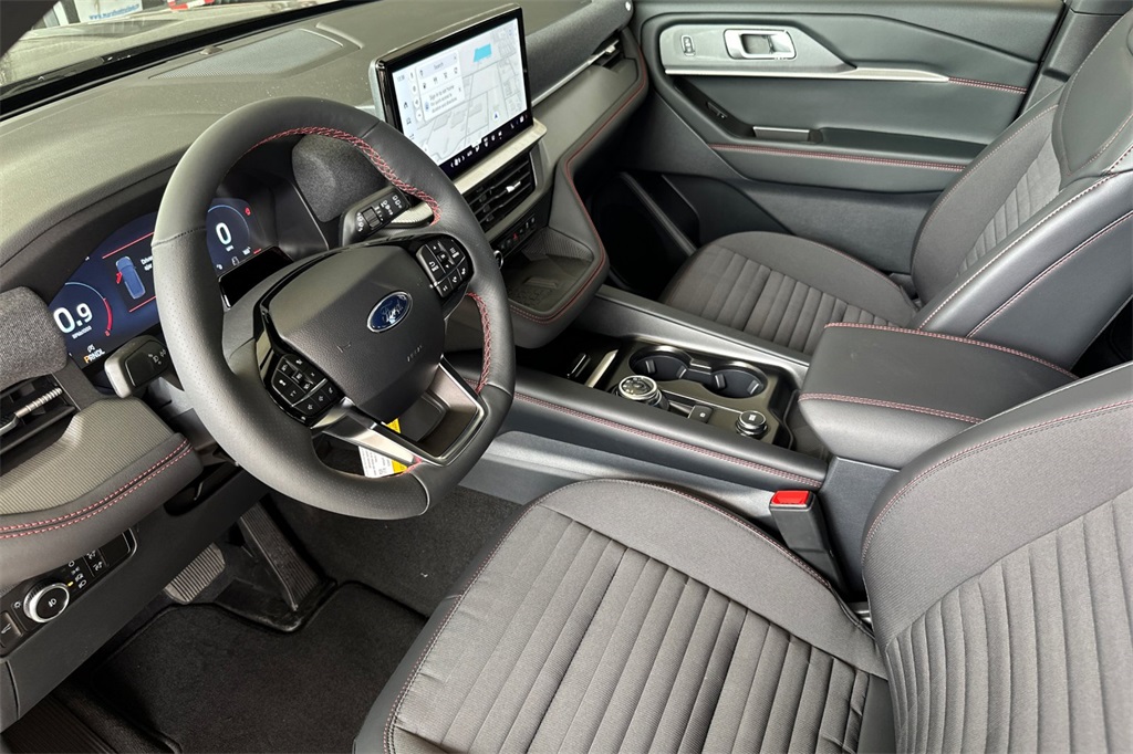 2025 Ford Explorer ST-Line photo 10