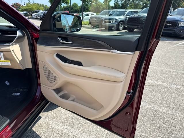 2025 Jeep Grand Cherokee Limited photo 20
