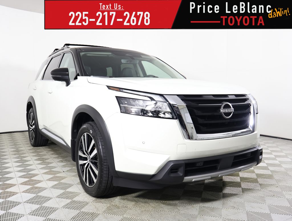 2024 Nissan Pathfinder Platinum's photo