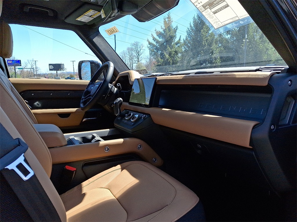 2025 Land Rover Defender 110 V8 photo 4