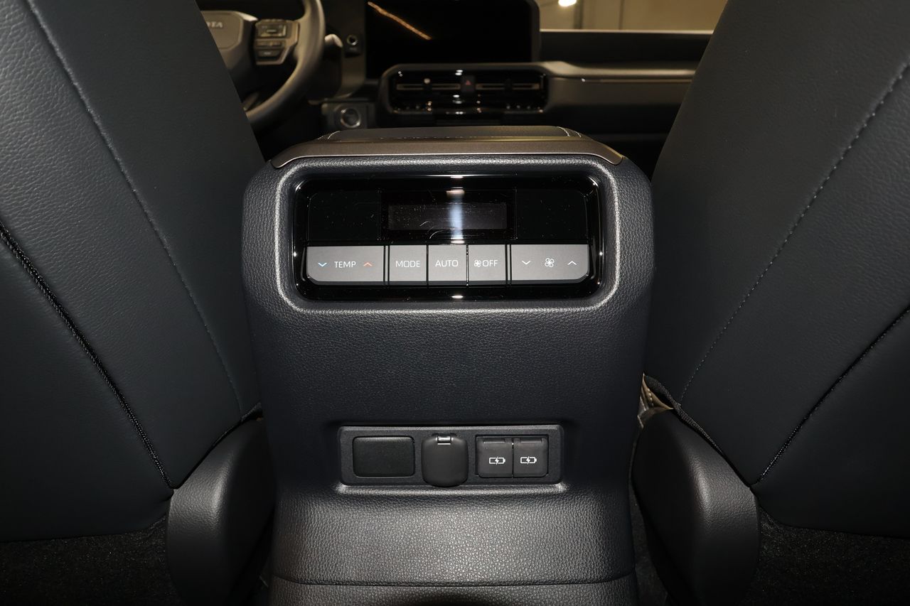 2025 Toyota Land Cruiser photo 30