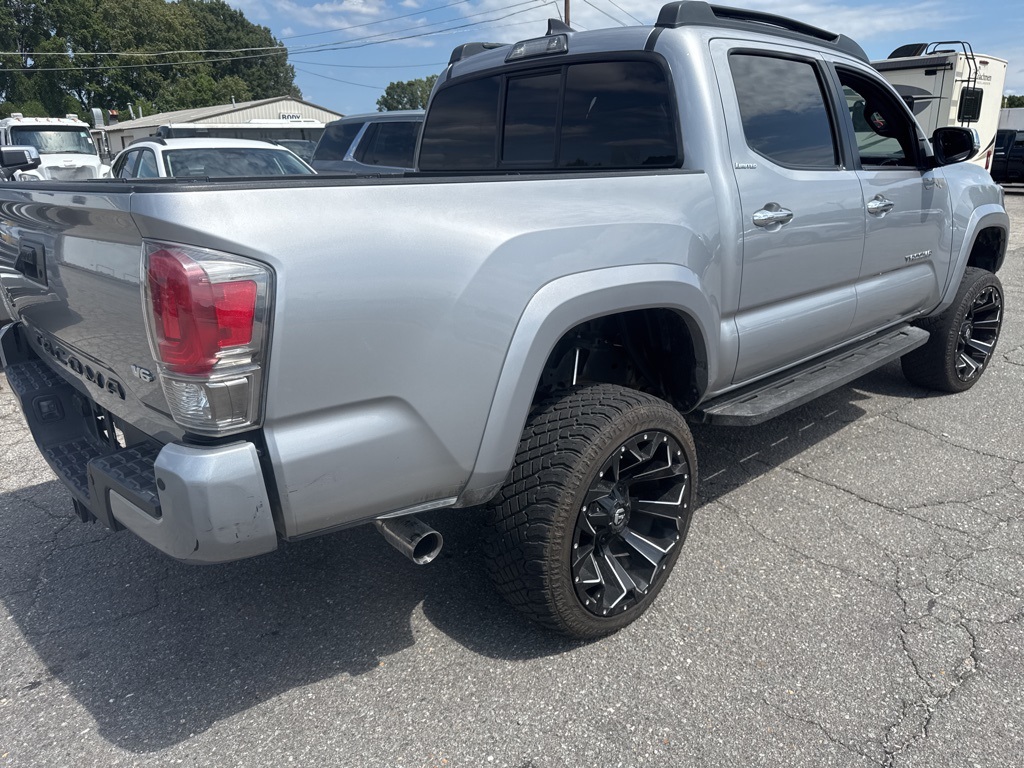 2016 Toyota Tacoma Limited photo 17
