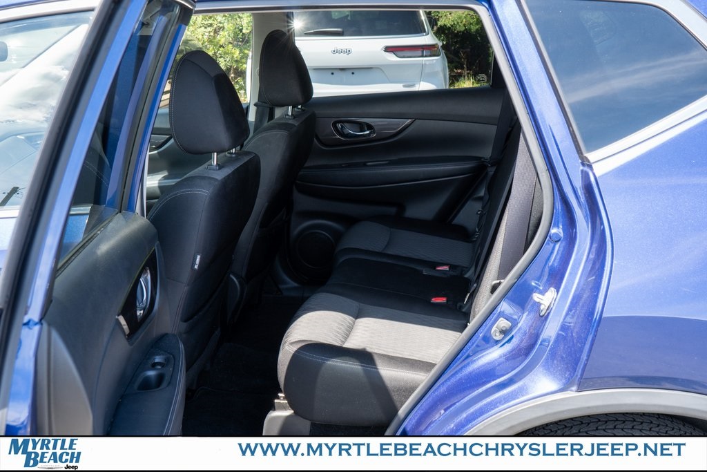 2019 Nissan Rogue SV photo 13
