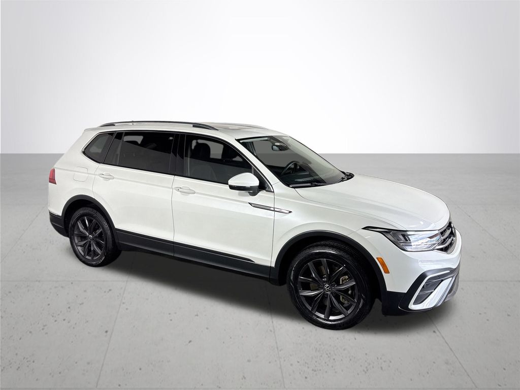 2023 Volkswagen Tiguan SE photo 3