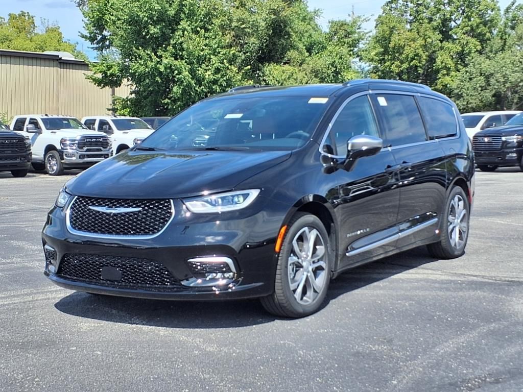 2026 Chrysler Pacifica Pinnacle photo 2