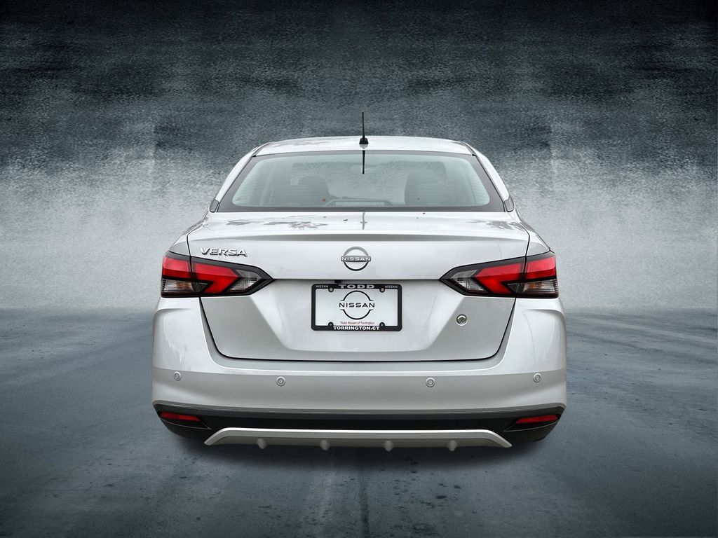 2024 Nissan Versa 1.6 S photo 3