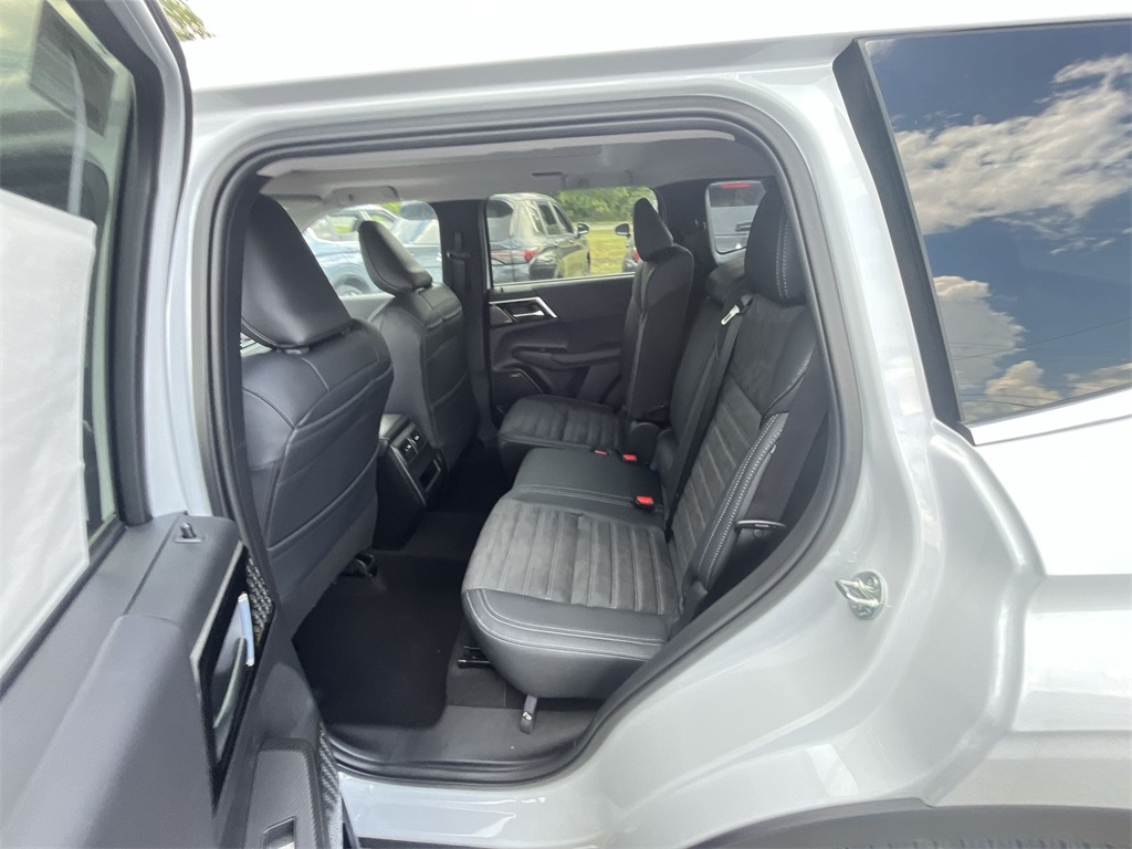 2025 Mitsubishi Outlander SE photo 22