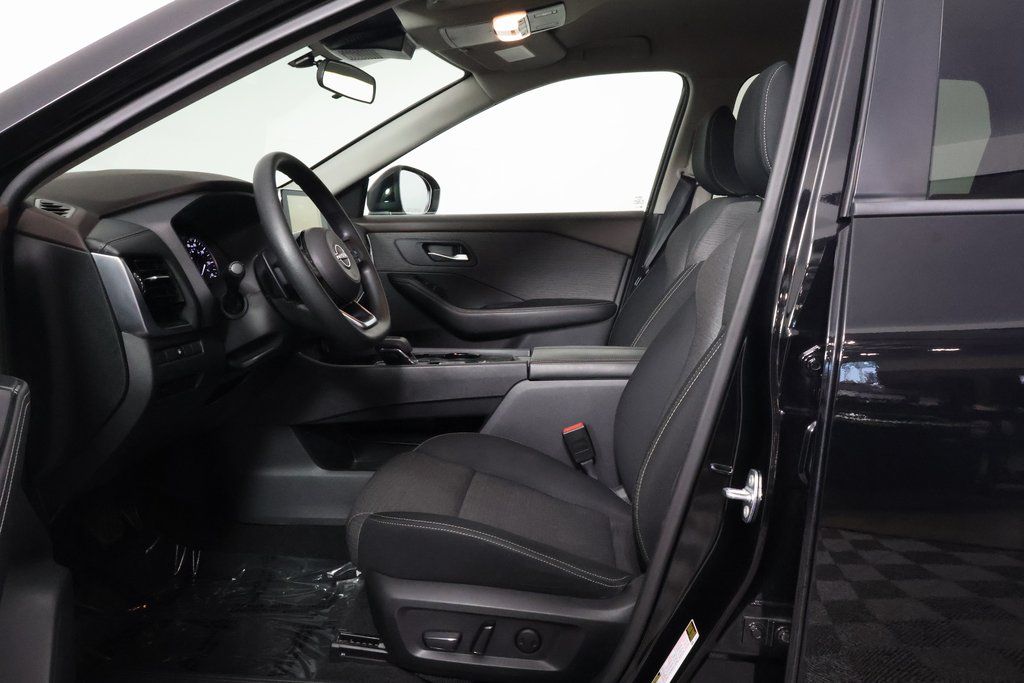 2022 Nissan Rogue SV photo 10