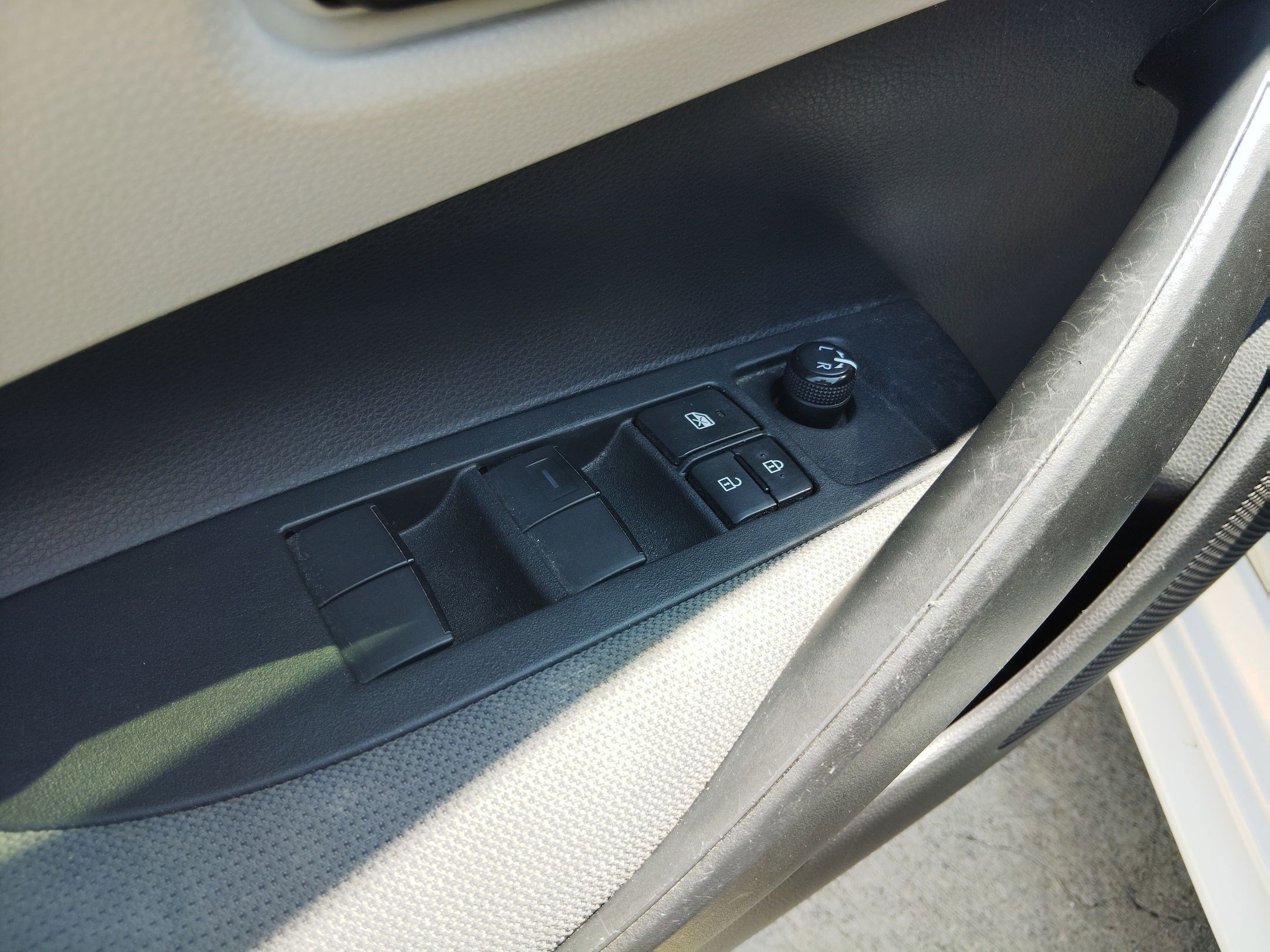 2022 Toyota Corolla LE photo 18