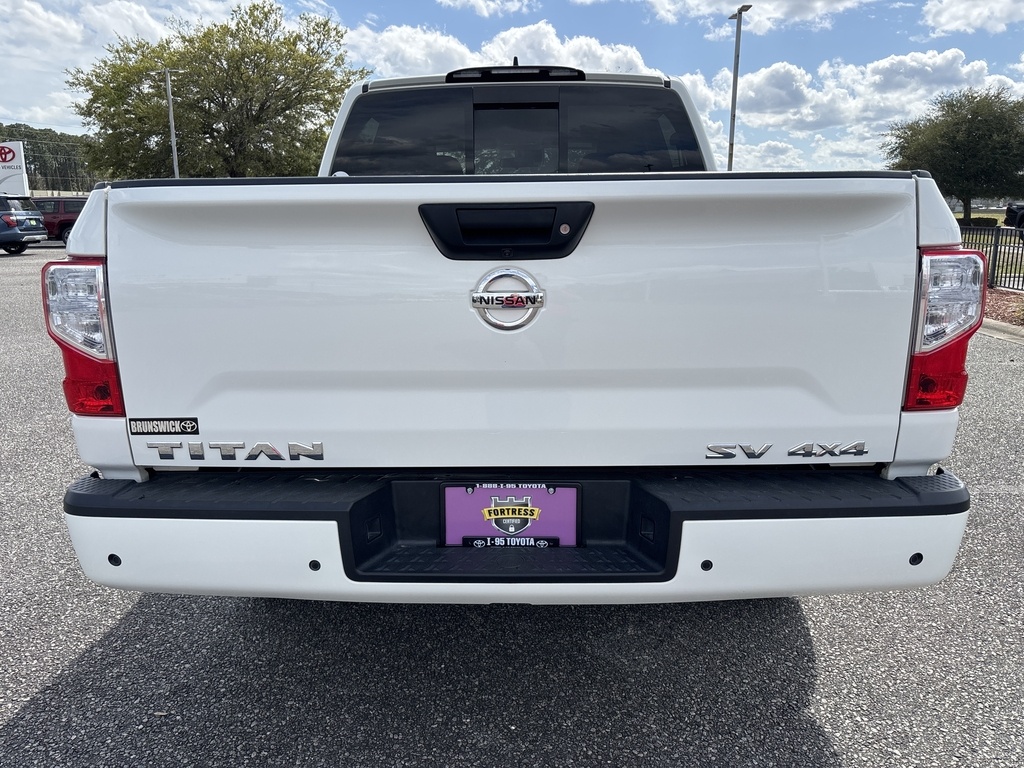 2022 Nissan Titan SV photo 4