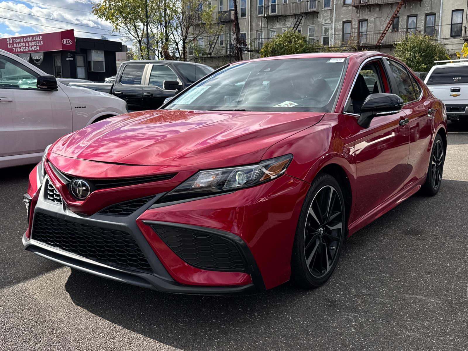 2022 Toyota Camry SE's photo