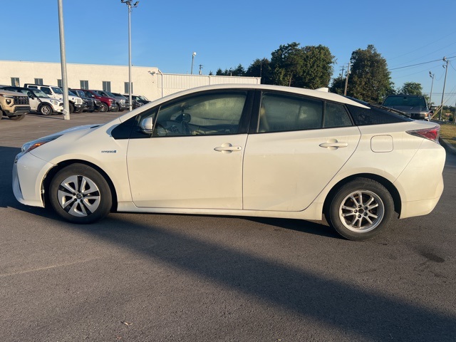 2016 Toyota Prius Four photo 2