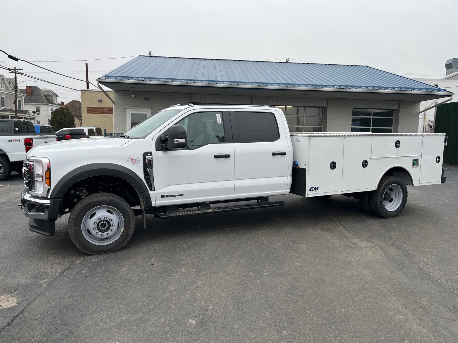 2025 Ford F-550 Super Duty Chassis Cab XL's photo