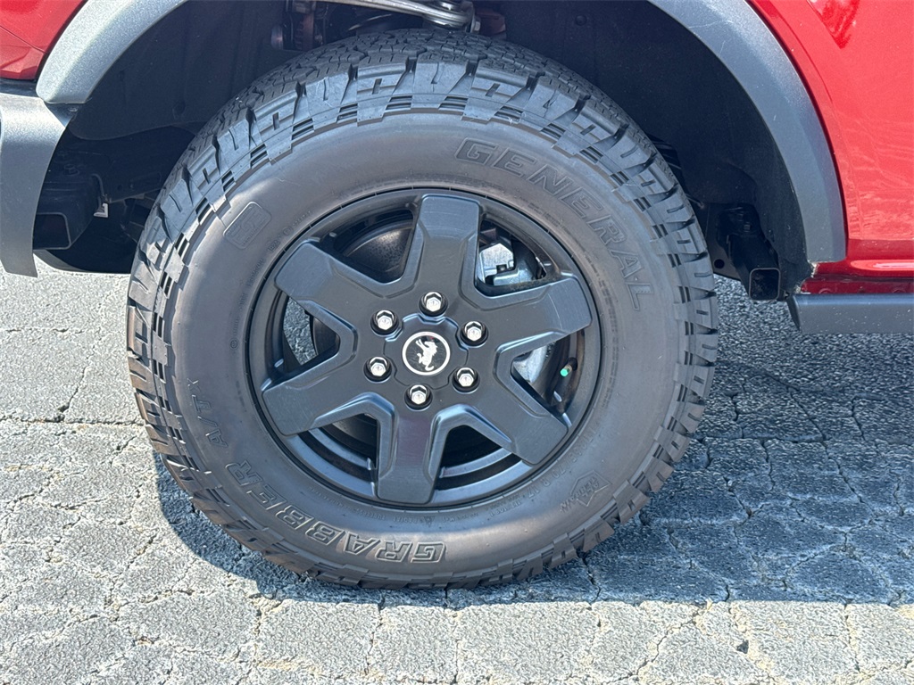 2024 Ford Bronco Black Diamond photo 9