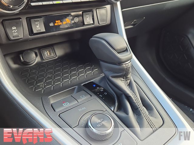 2025 Toyota RAV4 Hybrid XLE photo 9