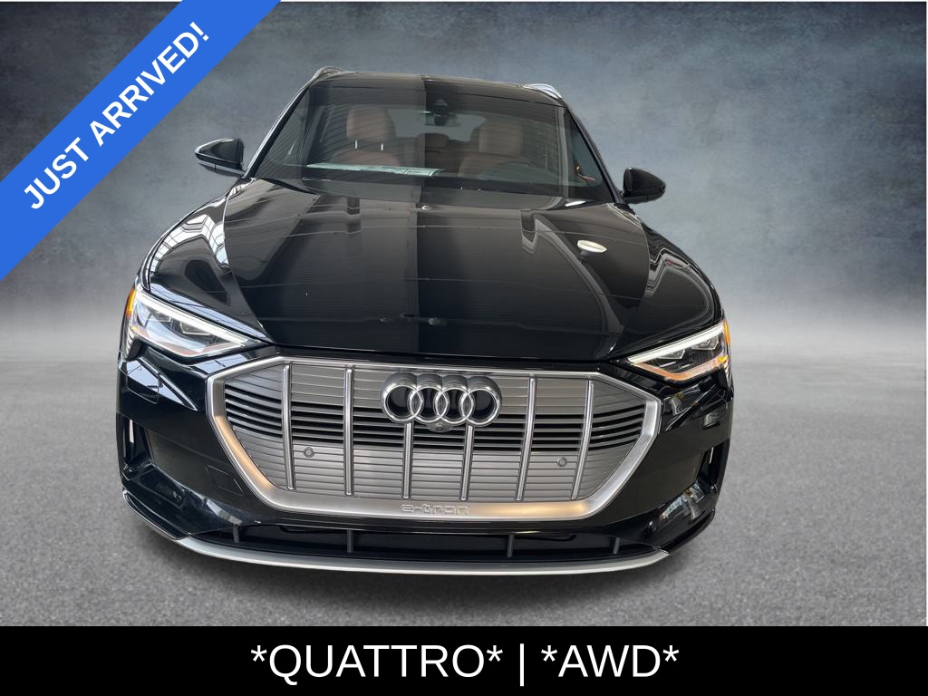 2022 Audi e-tron Premium Plus photo 2