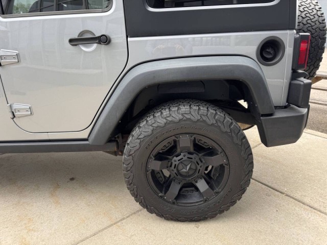 2014 Jeep Wrangler Unlimited Rubicon photo 3