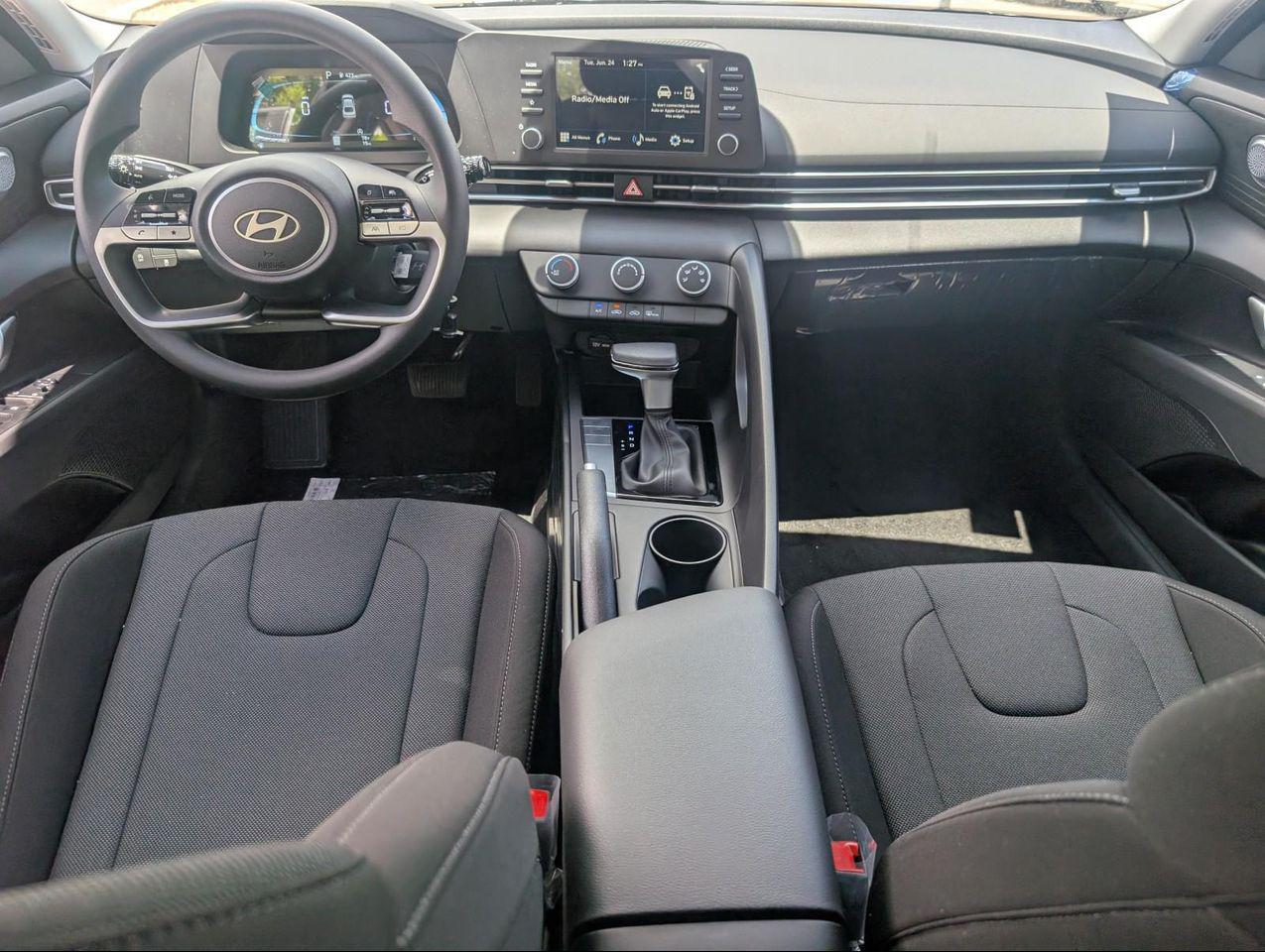2025 Hyundai Elantra SE photo 21