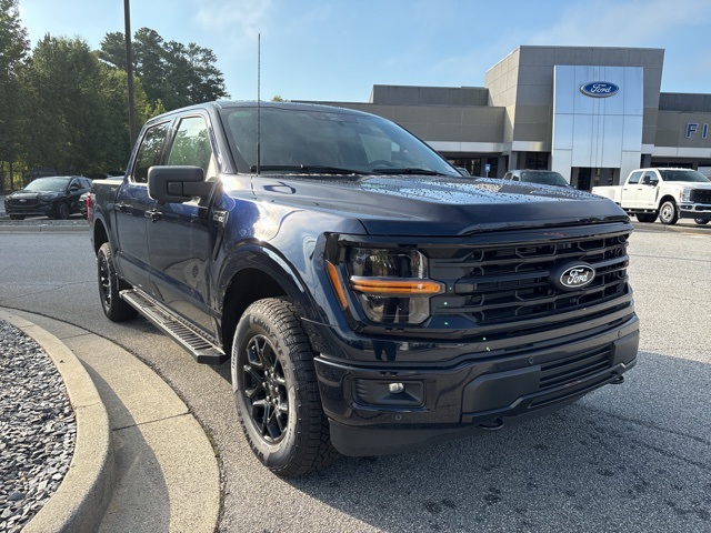 2025 Ford F-150 XLT photo 2