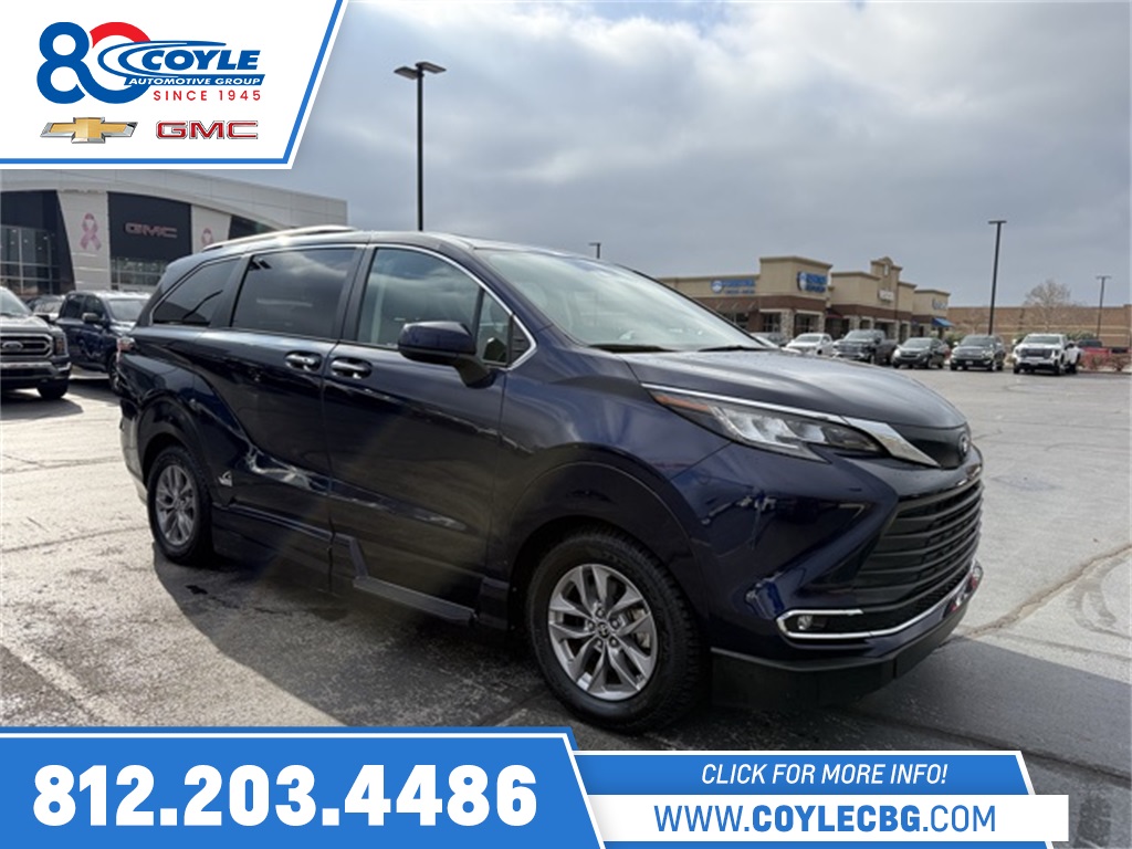 2022 Toyota Sienna XLE's photo