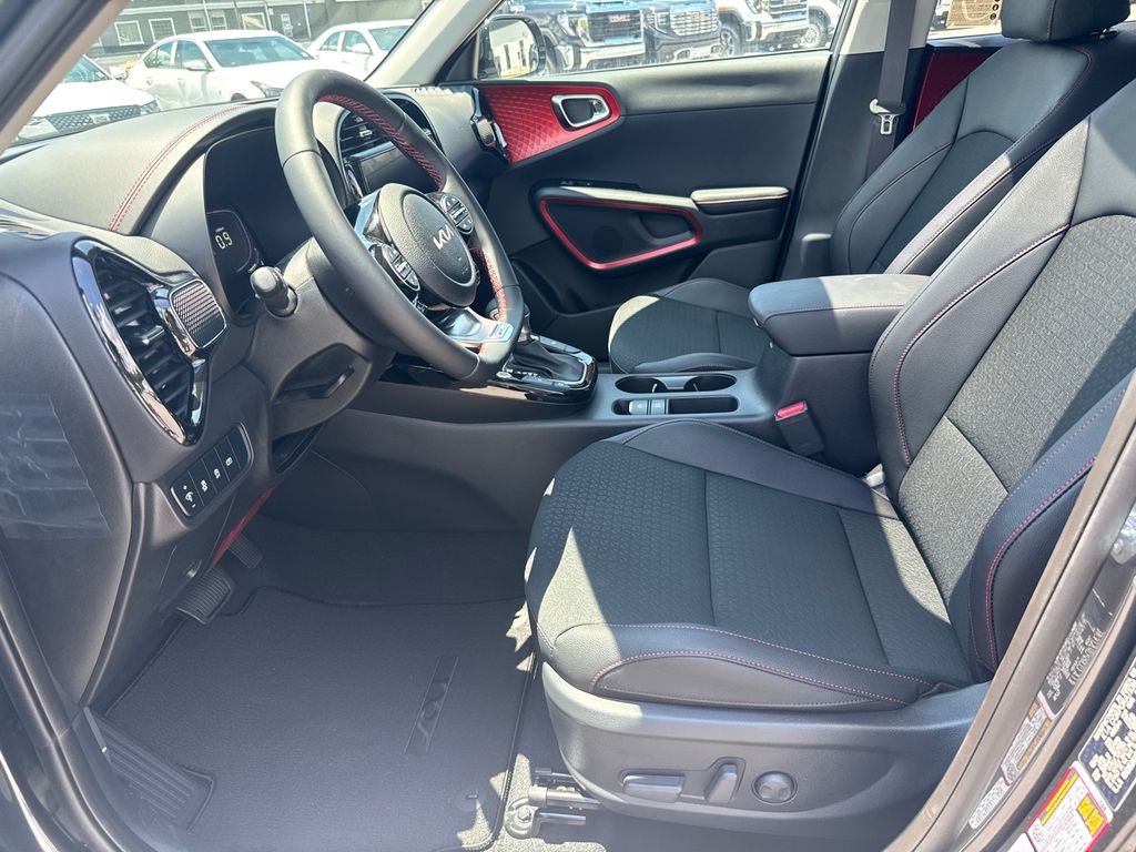 2025 Kia Soul GT-Line photo 7