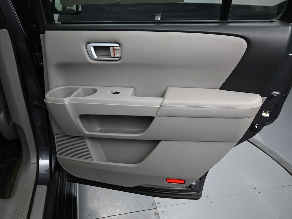 2015 Honda Pilot Touring photo 35