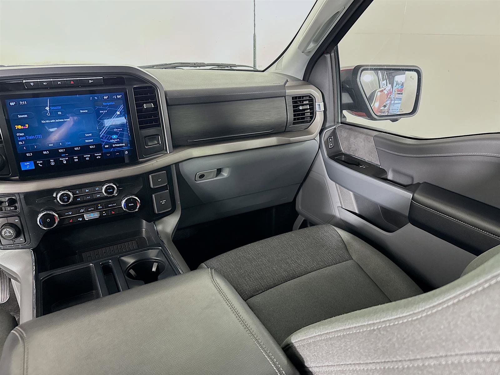 2024 Ford F-150 XLT photo 23