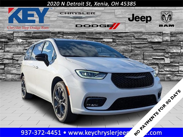 2026 Chrysler Pacifica Select's photo